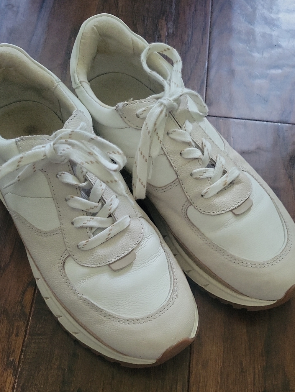 Women's Cream Leather Casual Sneakers - Classic Comfort